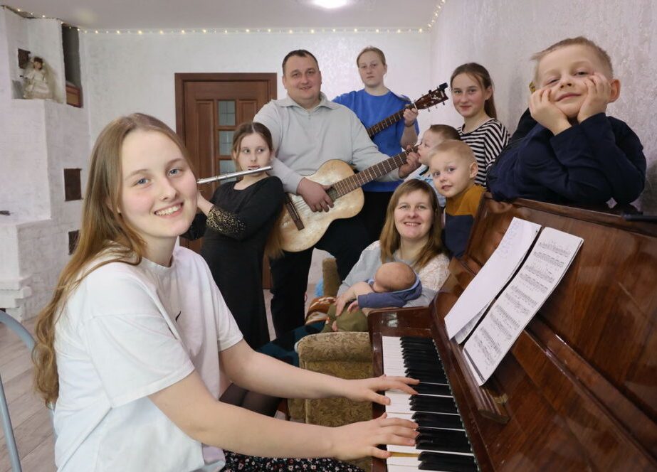 Кто исполнил мечту о микроавтобусе семьи Филистович из Вилейского района