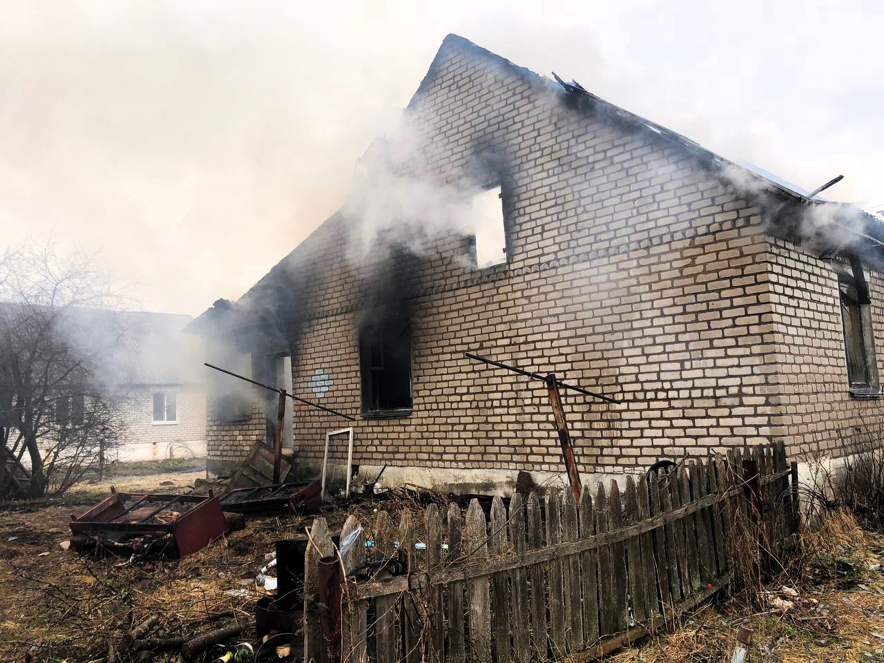 Пенсионерка спаслась на пожаре в Докшицком районе, но получила ожоги