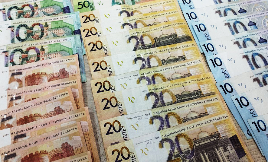 Кассир банка отправится в колонию на 4 года за присвоение более 81 тысячи рублей