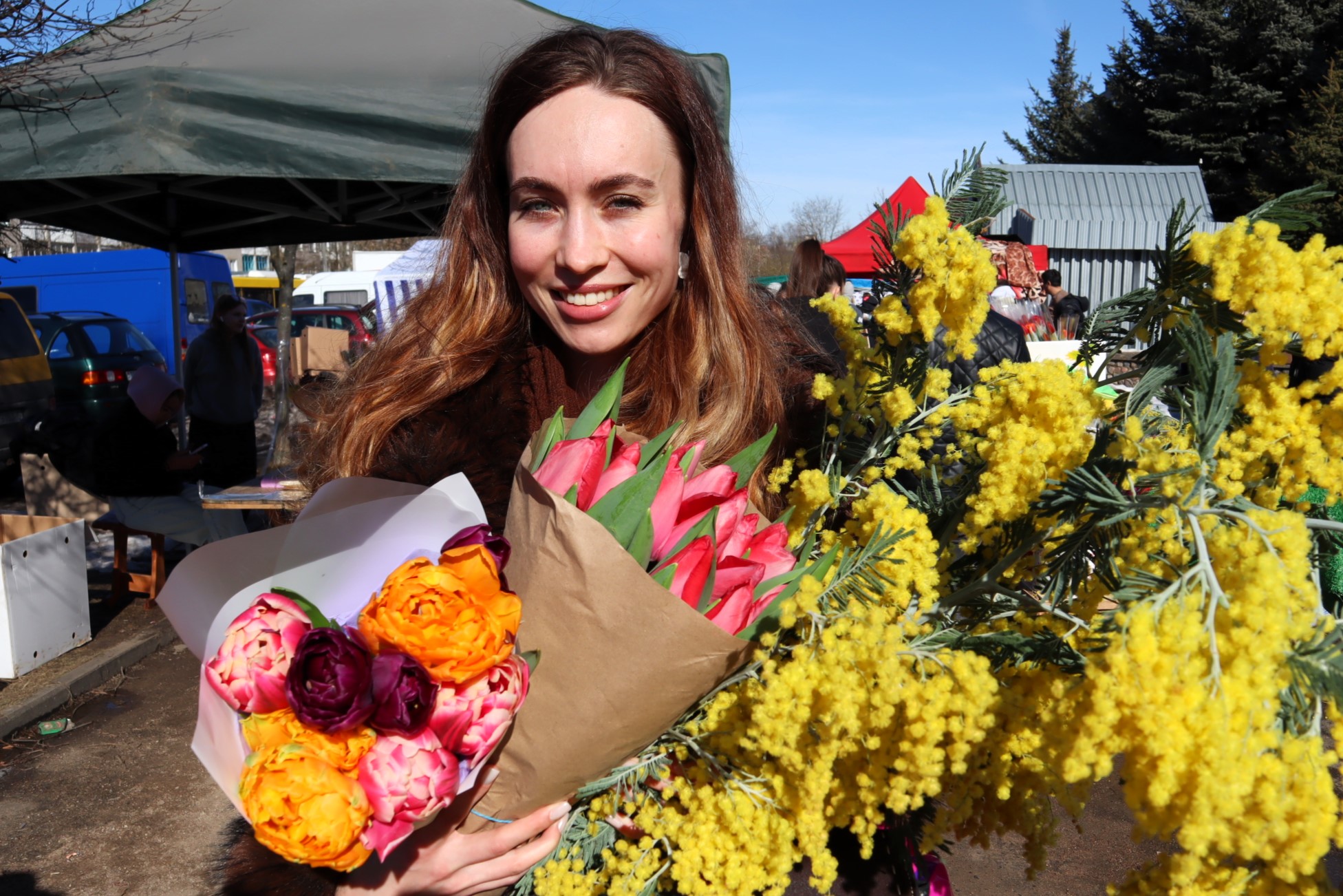 Молодечненки 8 Марта поздравляли себя любимых, своих мам и всех-всех-всех. Мужчины – присоединились