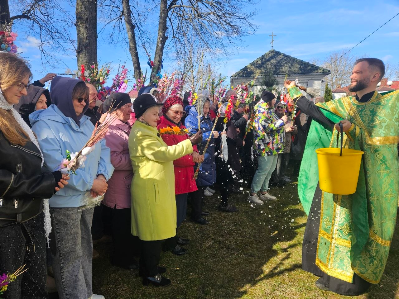 Православные верующие празднуют Вербное воскресенье