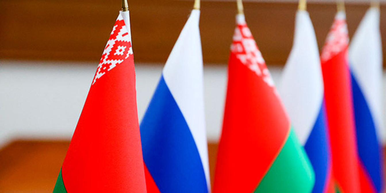 Лукашенко совершит рабочий визит в Россию