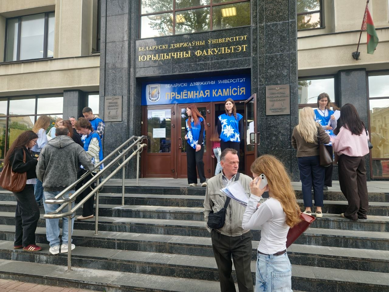 Куда поступает абитуриент, у которого 400 баллов