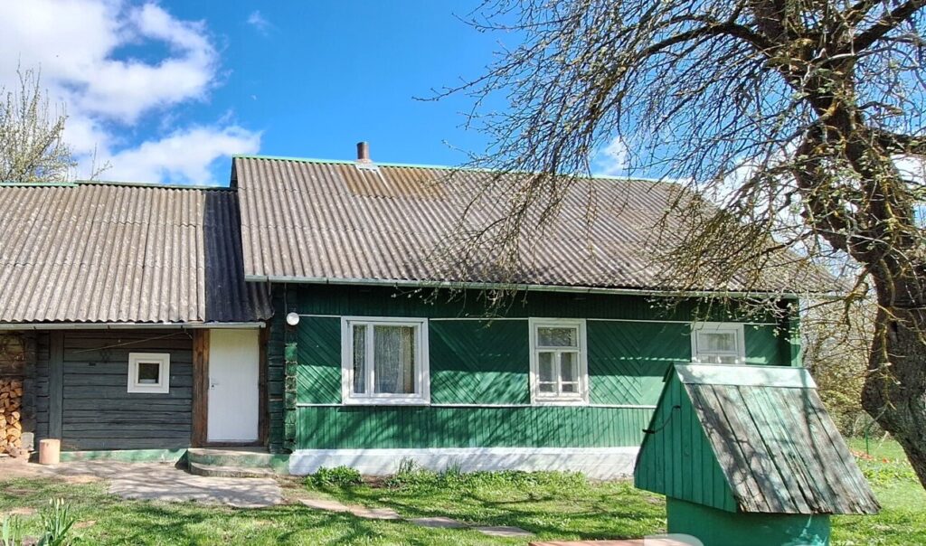 Недалеко от Налибокской пущи в Воложинском районе продается дом с участком