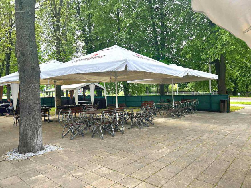 В Молодечно на днях открылось уютное летнее кафе — пиццерия MacPizza по адресу: ул. Янки Купалы, 74а. Заведение находится возле ТЦ ИММИ и UnitedCompany