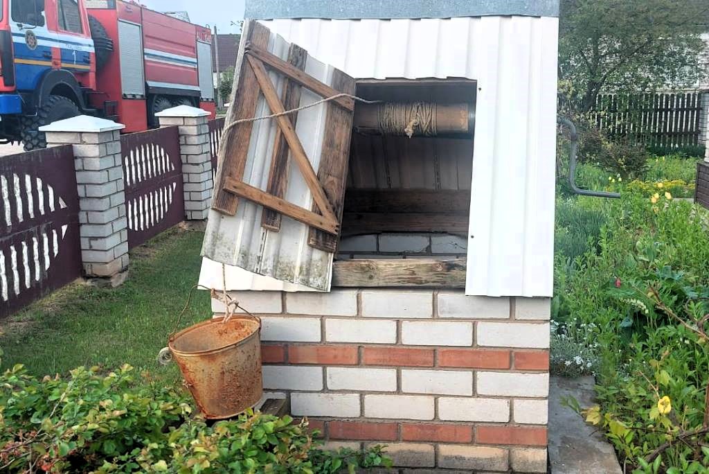 Тело погибшей женщины нашли в семиметровом колодце в Поставах