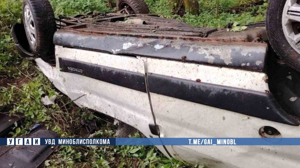 В Воложинском районе авто съехало в кювет и опрокинулось — водитель погиб