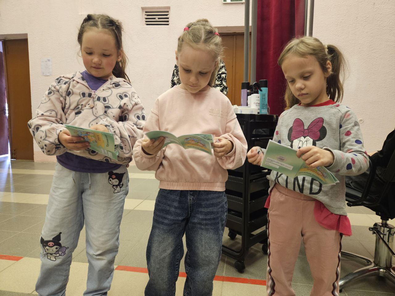 В Молодечно воспитанникам детского сада выдали трудовые книжки. Убедились, что это возможно