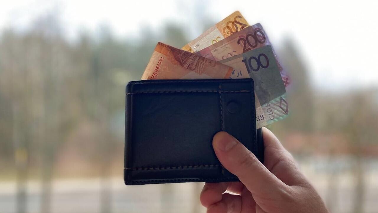 Сколько зарабатывают в Островецком районе?