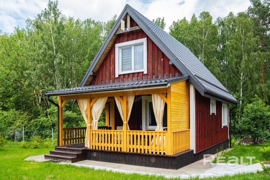 Уютный дом с выходом в лес продают в Воложинском районе
