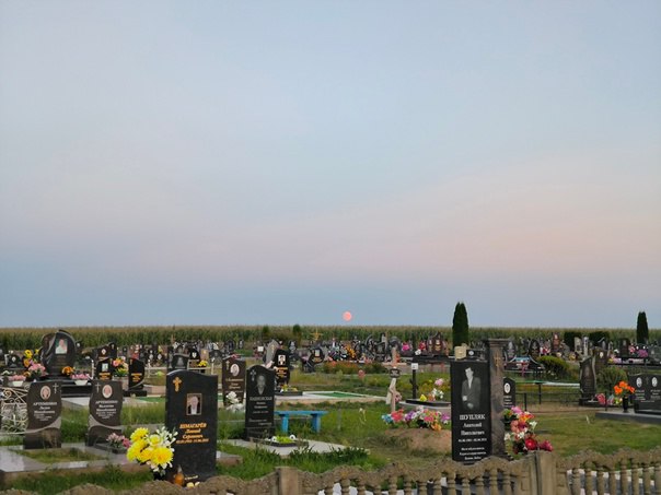 Неизвестные обчищают могилы в Молодечненском районе