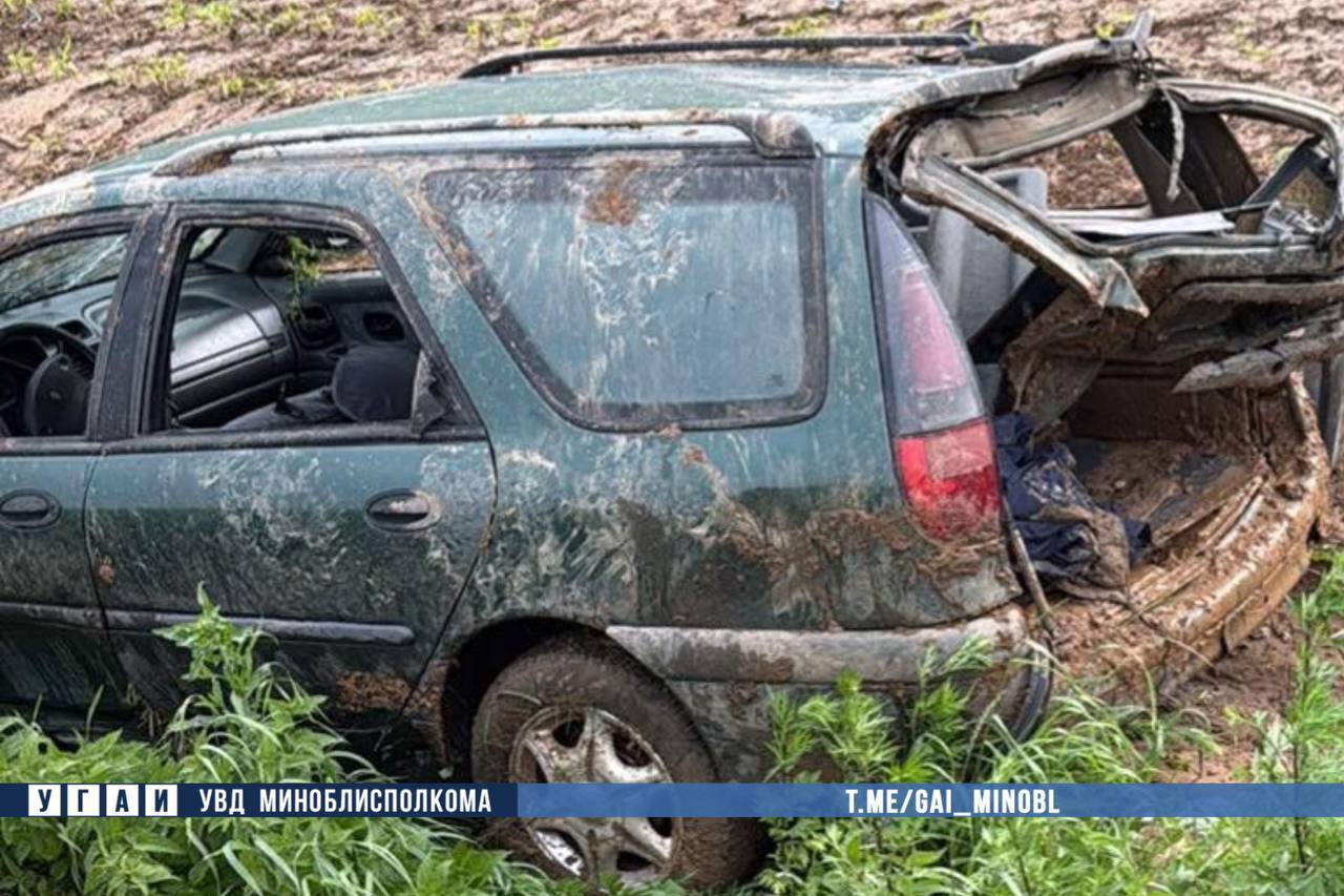 Автомобиль опрокинулся под Логойском