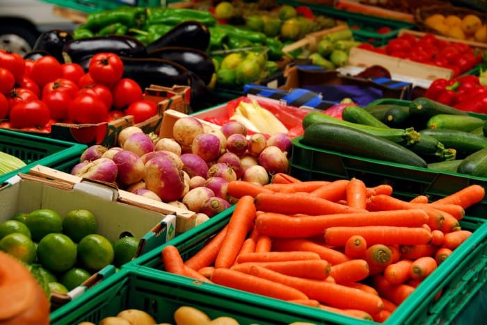 Более 640 кг некачественных продуктов запретили продавать в Сморгони