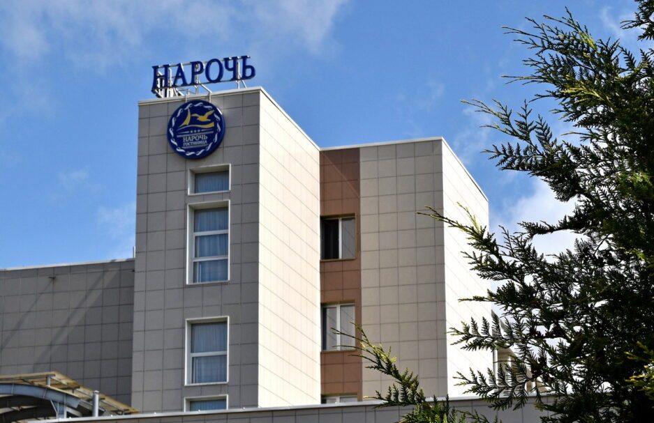 Отдых у воды: во сколько обойдутся отели и гостиницы на Нарочи и в других местах республики?