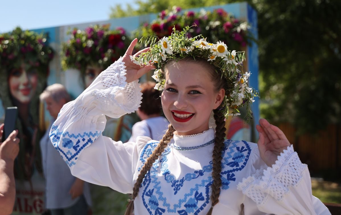 Зачем на Купалье бросать обувь через костер?