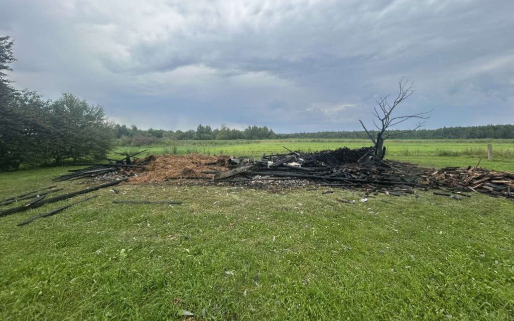 Удар молнии мог стать причиной пожара в агрогородке Дубина Боярская