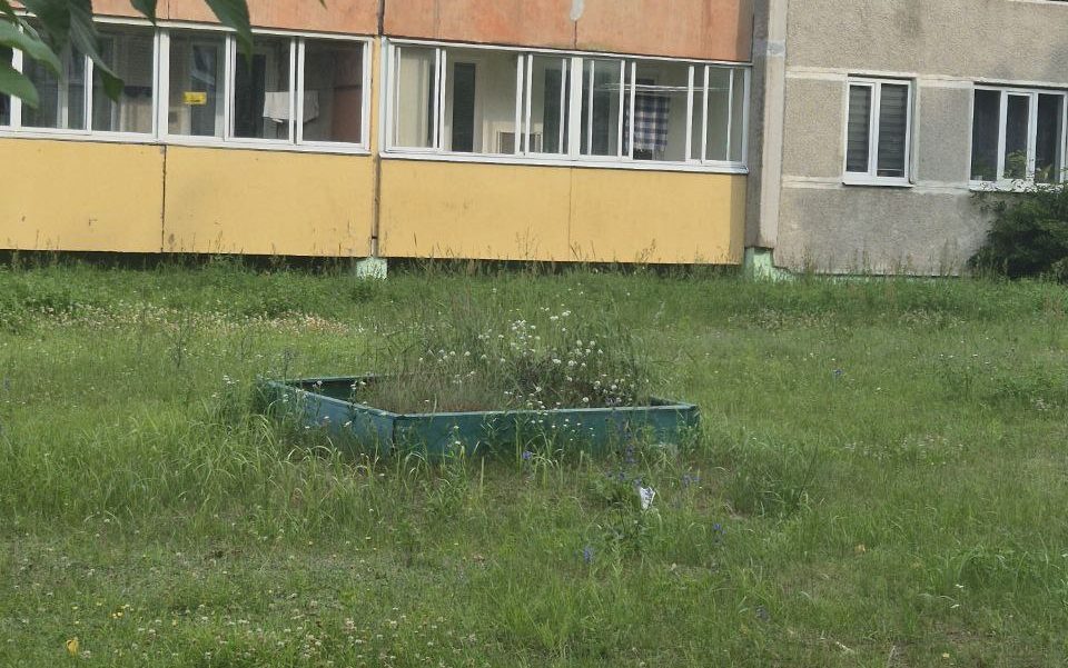 Ненадежное крепление, оголенные железные трубы и штыри: прокуратура Воложинского района проверила детские игровые площадки