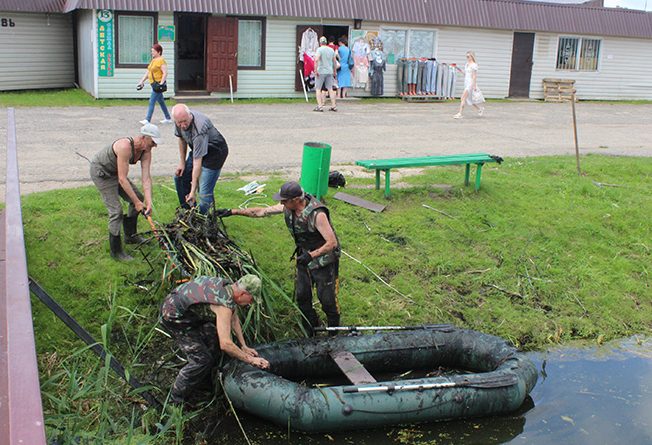 Территорию городского рынка в Браславе приводят в порядок