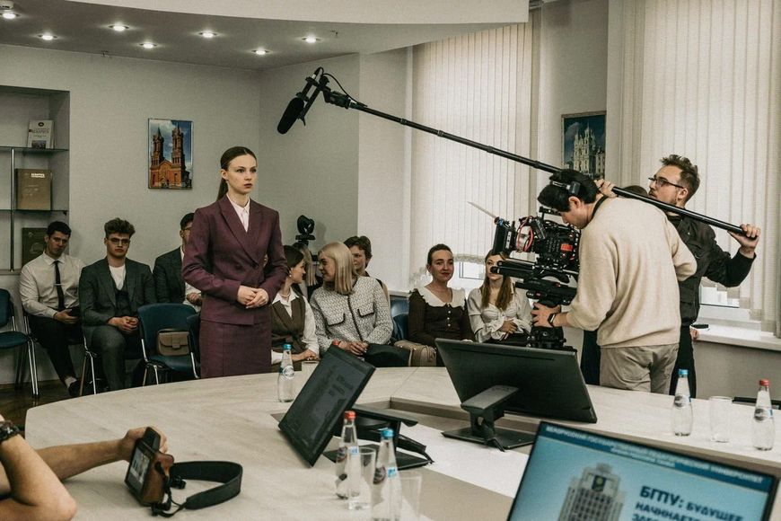 Фильм еще не вышел, а уже популярен. Трейлер «Классной» набирает десятки тысяч просмотров