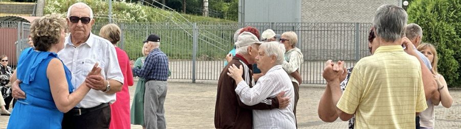 Молодечненцы просят вернуть танцы на старую площадку. Фоторепортаж с воскресного вечера