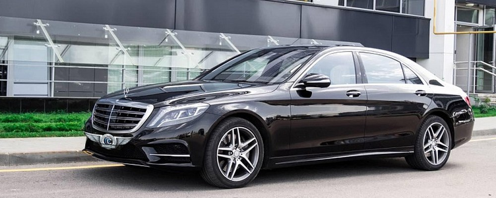 Водитель элитного Mercedes-Benz украл 12 бутылок алкоголя ради экстрима