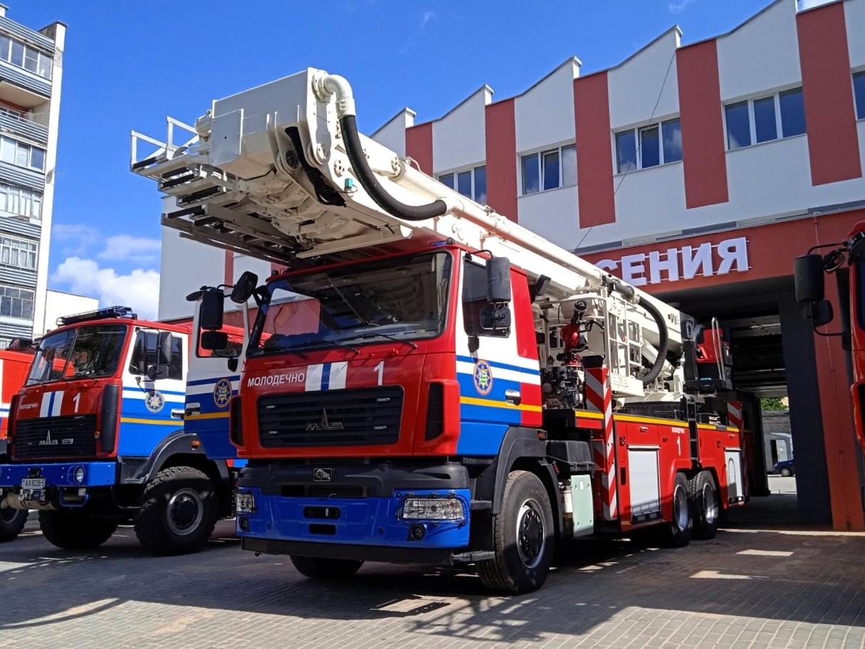 Молодечненские спасатели получили технику для работы на домах, которых в городе пока не существует