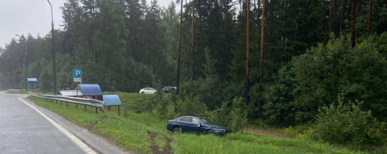 В Минском районе авто съехало в кювет и опрокинулось