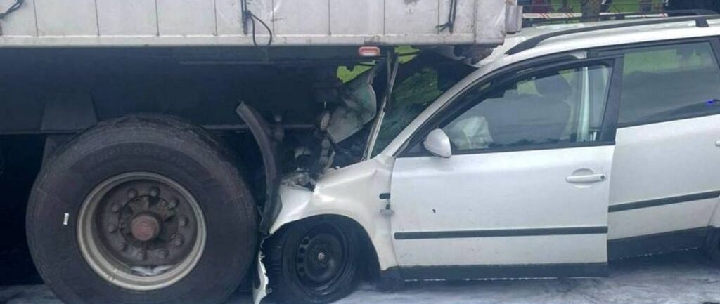 В Молодечно столкнулись Volkswagen и грузовик