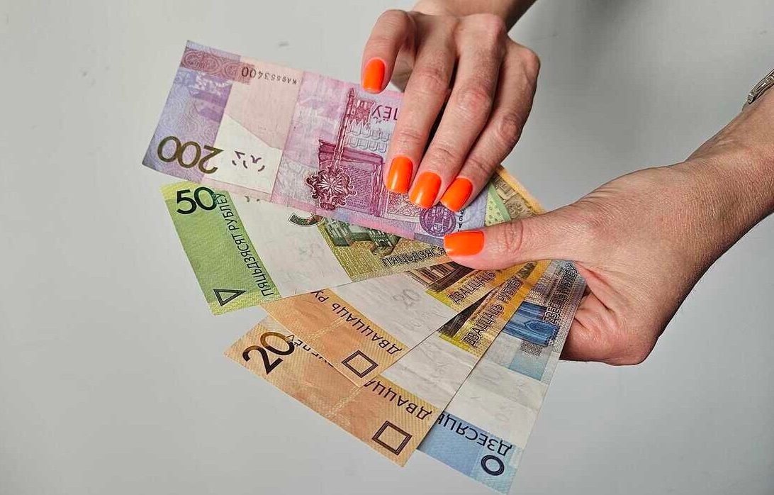 Матпомощь от работодателя к 1 сентября: важные нюансы для сотрудников и бухгалтеров