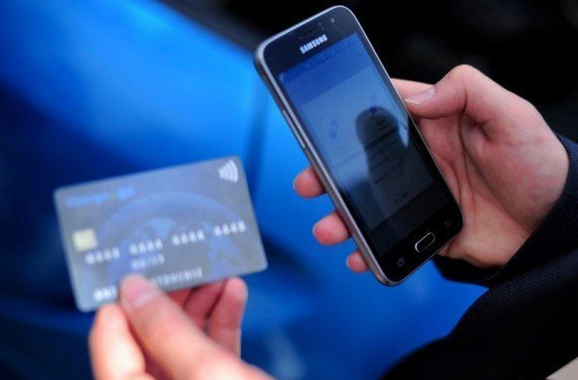 Жительница Молодечно хотела продать обувь, но попала на мошенников