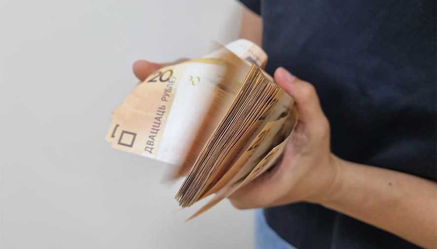 В Мядельском районе замдиректор агропредприятия получил более 27 тысяч рублей взяток
