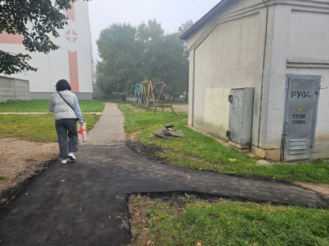 В Молодечно заасфальтировали дорожку, которую просили отремонтировать для инвалидов