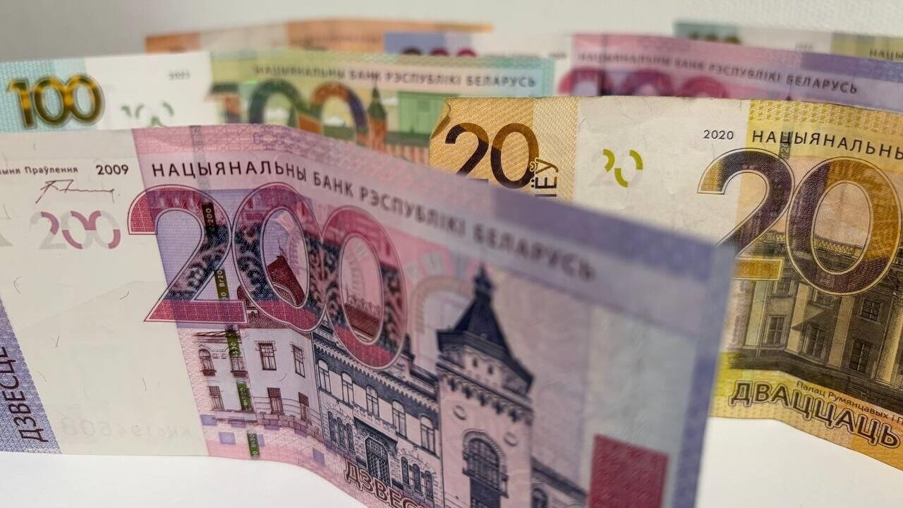 У кого средняя зарплата превысила 9 тысяч рублей?