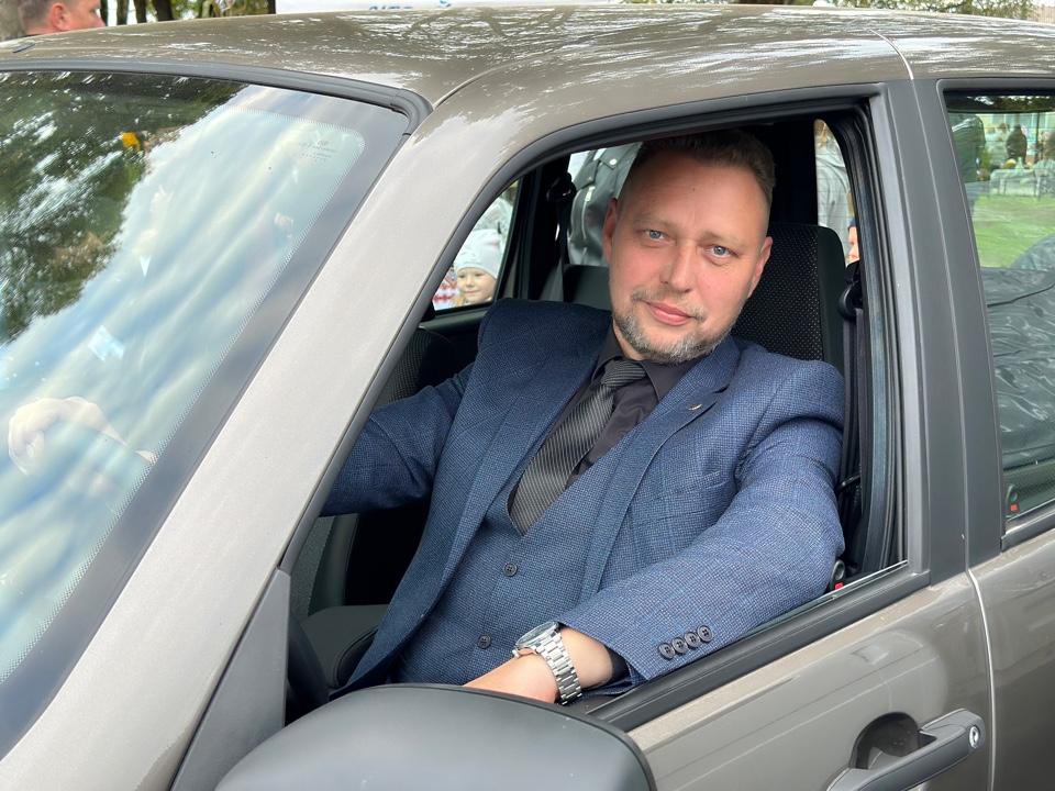 Зоотехник из Вилейского района на «Дожинках» получил автомобиль