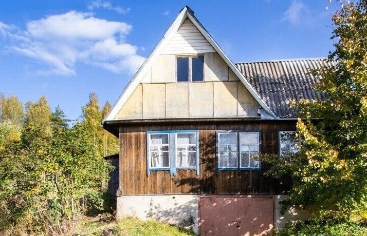 Смотрим маленький, но уютный дачный домик с печкой под Молодечно