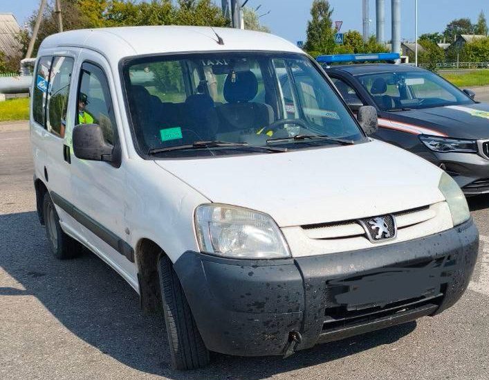 В Мяделе выявили таксиста-нелегала. У него изъяли автомобиль