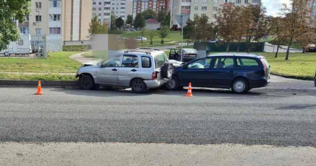 В Молодечно на улице Городокской случилось ДТП с двумя иномарками