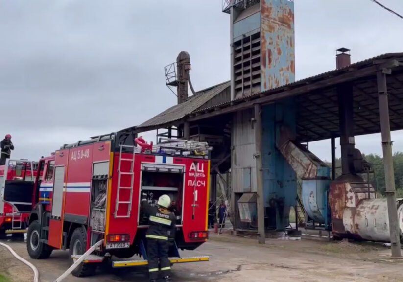 Спасатели потушили пожар на зерносушилке в Мядельском районе: спасено 10 тонн проса