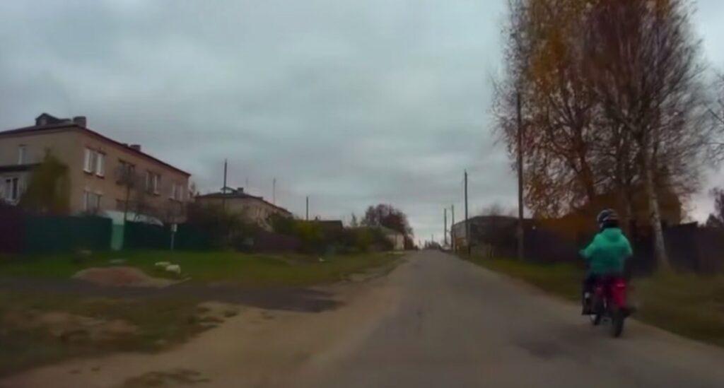 В Логойском районе 13-летний мотогонщик катался на мотоцикле без номеров