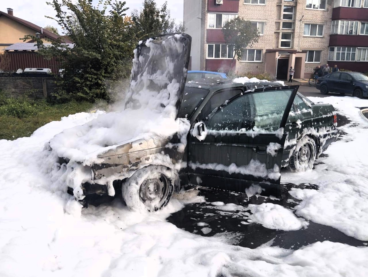 Легковой «Фольксваген» горел в Вилейке