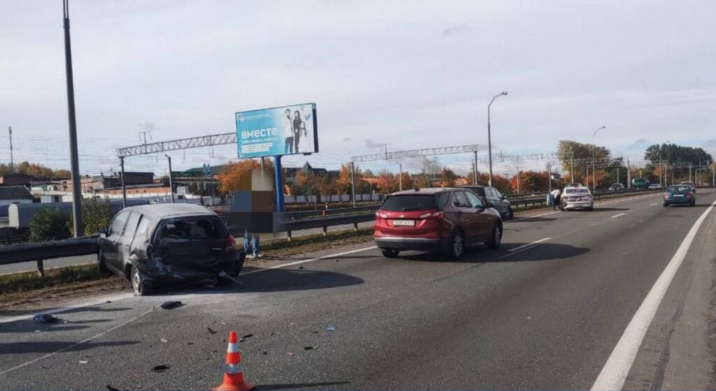 На автодороге Р-28 Audi врезался в стоящую Honda