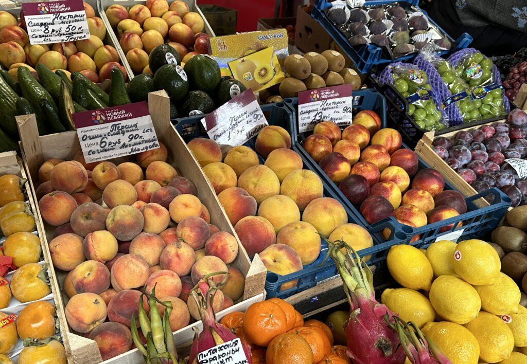 Почем на рынке в Таборах экзотические фрукты?