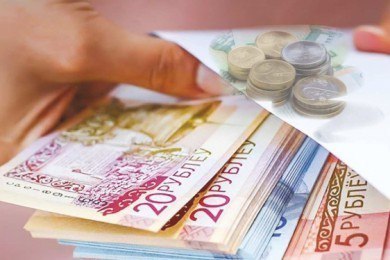 В Мядельском районе главный бухгалтер переводила деньги госпредприятия на свой счет и тратила на личные нужды