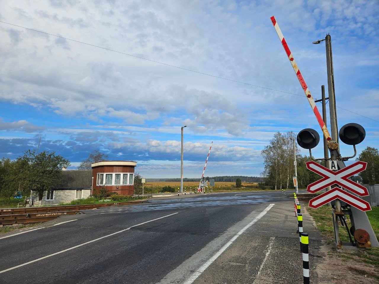 «В 13:00 уже можно будет ехать!». Железнодорожный переезд между Молодечно и Вилейкой откроют раньше