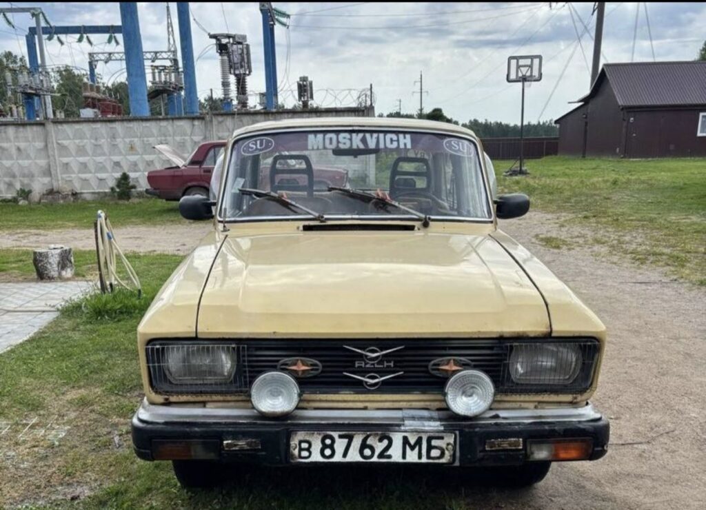Москвич цвета гоби продают в Вилейке: его относят к сегменту люкс