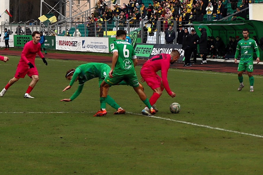 Витебск приехал в Молодечно погреться, а зелено-белые не смогли придержать зелено-желтых на пути к футбольному золоту