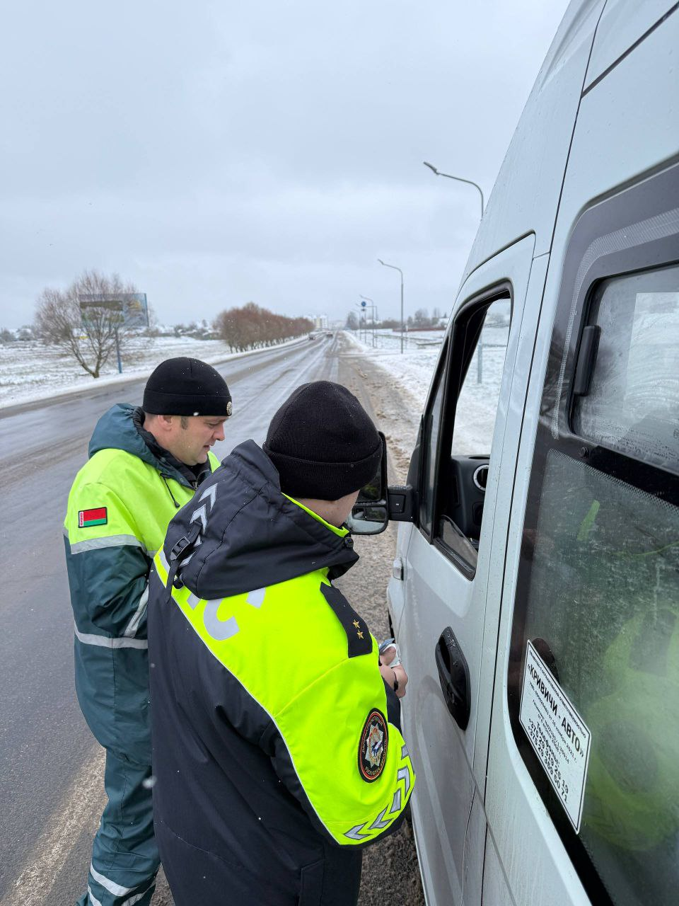 «У таксистов в Мяделе не нашли нарушений». Узнали результаты рейдов Транспортной инспекции и ГАИ