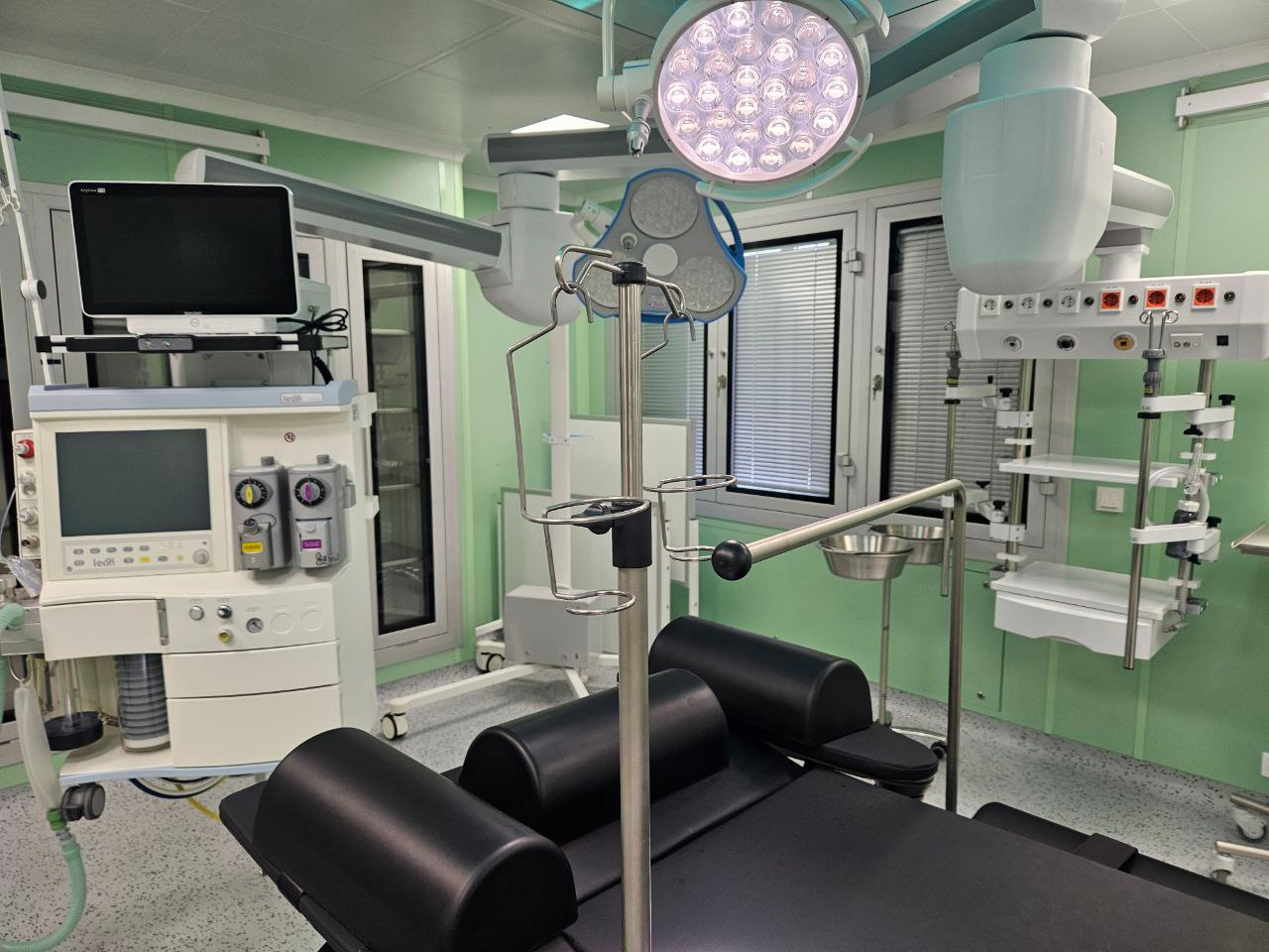 «Вы выходите на новый уровень оказания медицинских услуг». В Молодечно открыли новый операционный блок