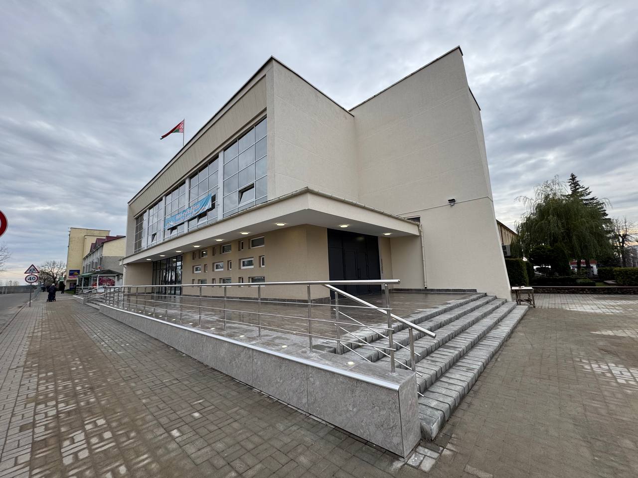 Вилейский Дом культуры засиял новыми красками к юбилею