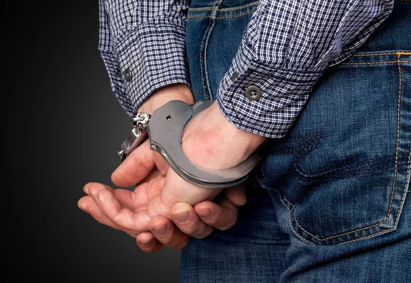 В Сморгони задержан 26-летний мужчина, обокравший автомобиль во дворе дома
